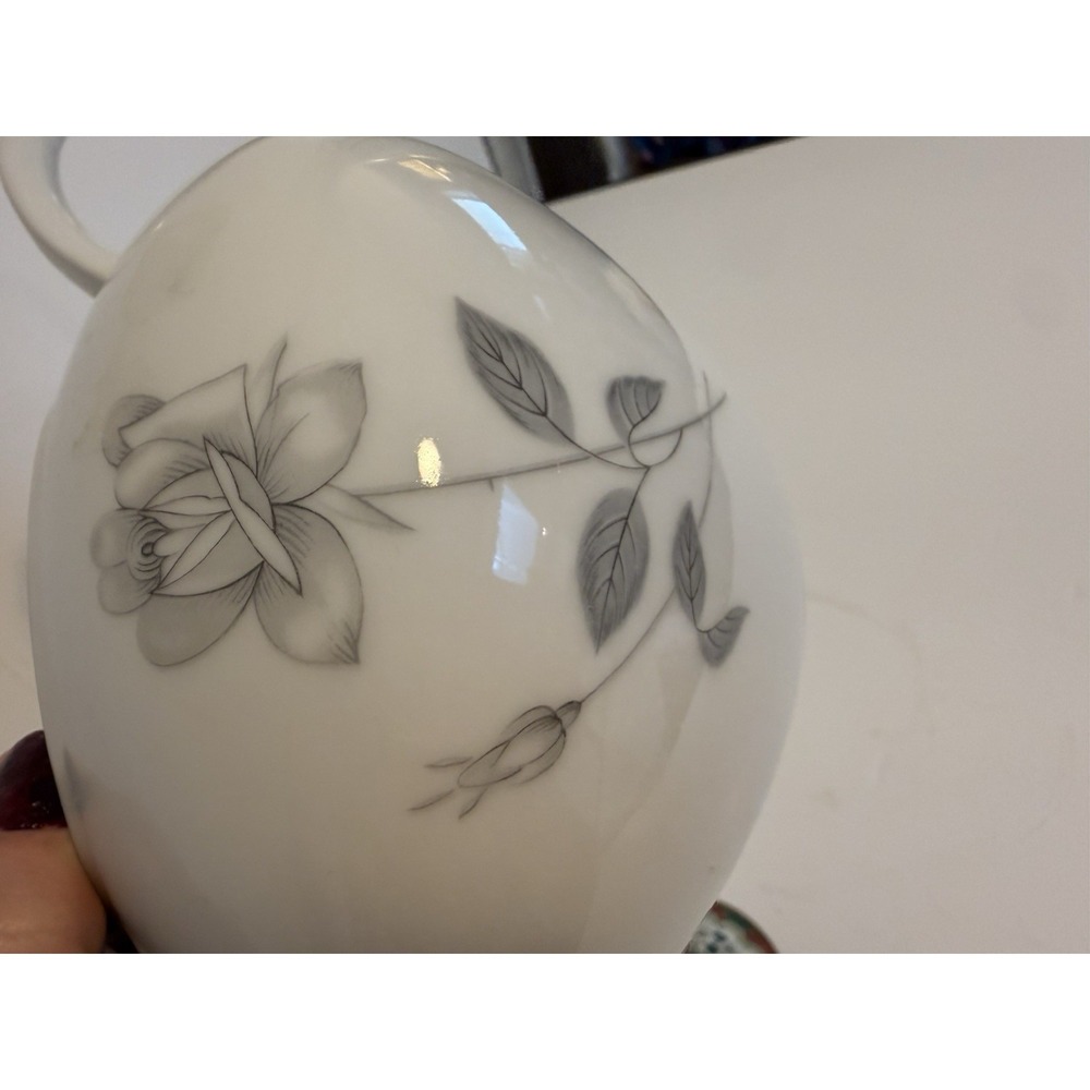 Vintage Queen's Royal Fine China Japan Teapot Gold Floral Mid Century Porcelain - Picture 6 of 8